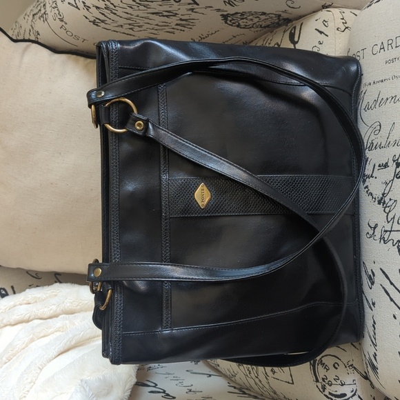 Ponte Classic Black Leather Minimalist Tote with Gold-Toned Detail - Picture 6 of 16